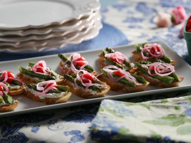 Goat Cheese and Asparagus Crostini_image