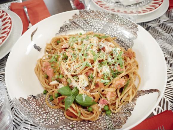 Creamy Lobster Linguine Recipe | Giada De Laurentiis | Food Network
