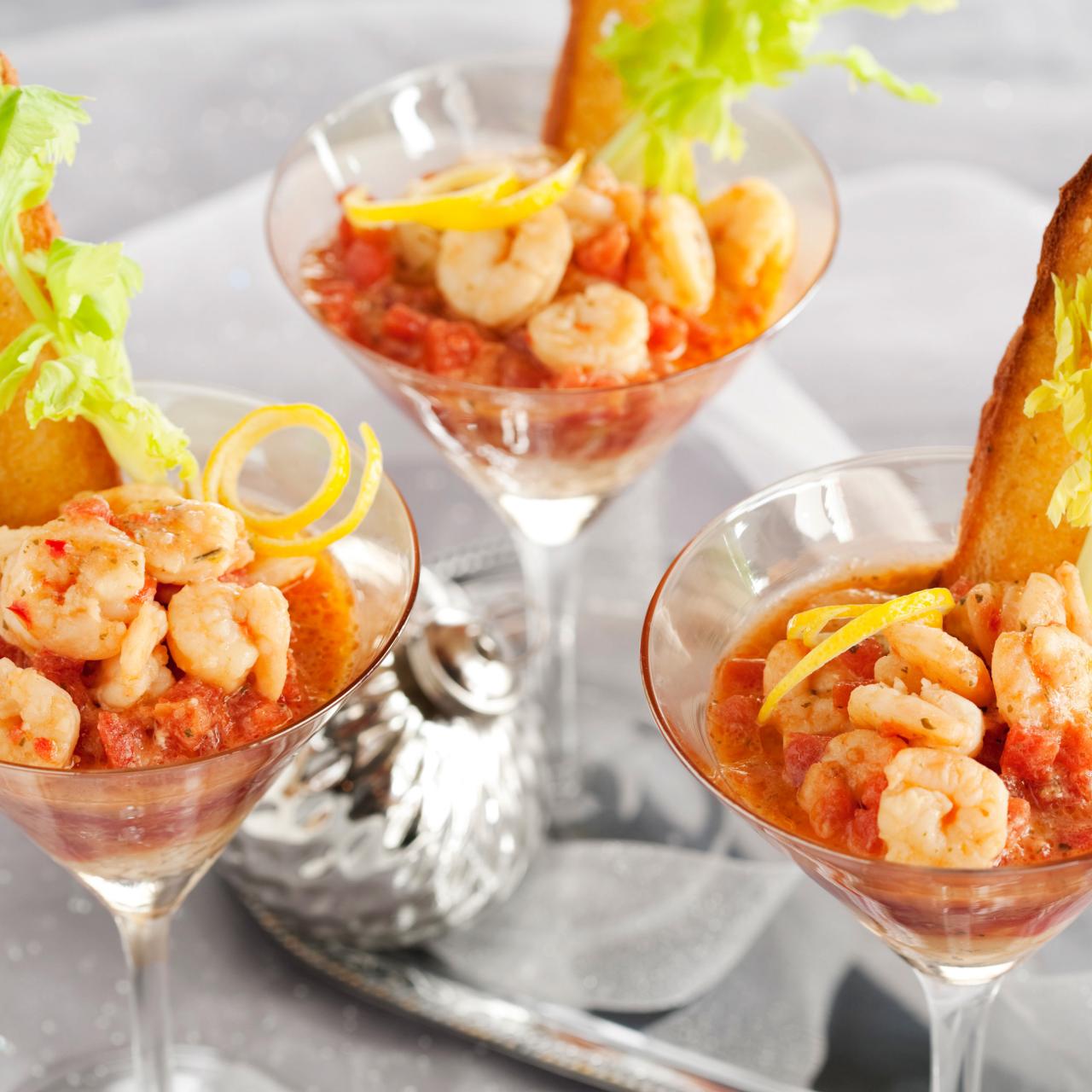 https://food.fnr.sndimg.com/content/dam/images/food/fullset/2015/11/23/0/RX_SeaPak_Merry-Shrimp-Martinis_s4x3.jpg.rend.hgtvcom.1280.1280.suffix/1448329325010.jpeg