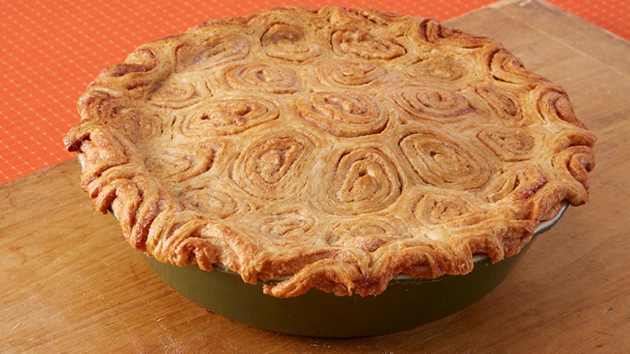 Apple Raisin Cinnamon Bun Pie