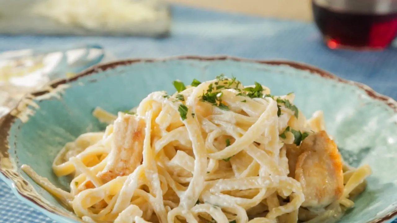 Chicken Fettuccine Alfredo Recipe | Trisha Yearwood | Food Network
