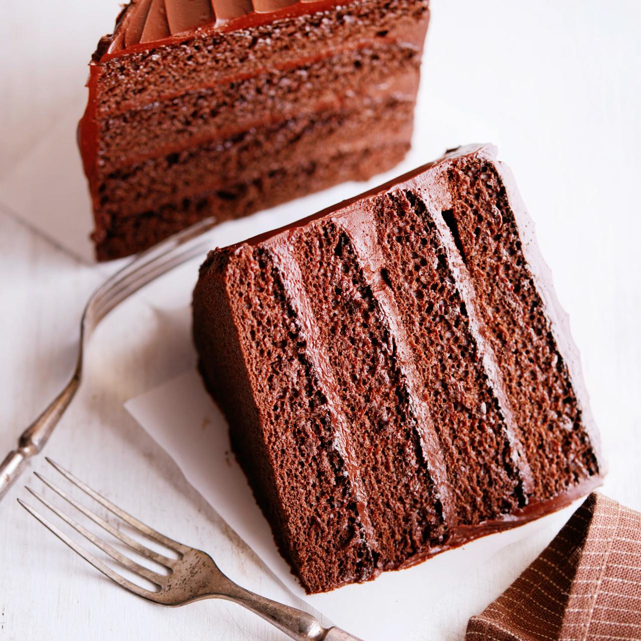 https://food.fnr.sndimg.com/content/dam/images/food/fullset/2015/12/8/2/FNK_Chocolate-Cake-for-Two_s4x3.jpg.rend.hgtvcom.1280.1280.suffix/1449714417940.jpeg