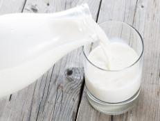 The FDA discovers unauthorized antibiotics in milk; vegetarianism cuts colorectal cancer, study finds; and traffic-light color-coding may illuminate healthy-eating options.