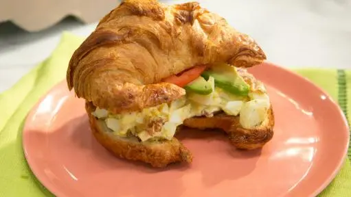 Bacon and Egg Salad (Bacon and Egg Salad)
