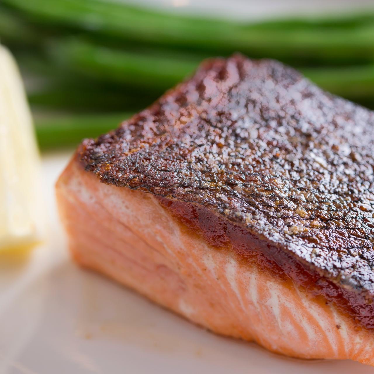 https://food.fnr.sndimg.com/content/dam/images/food/fullset/2015/4/17/0/fnd_salmon-skin_s4x3.jpg.rend.hgtvcom.1280.1280.suffix/1429303659641.jpeg