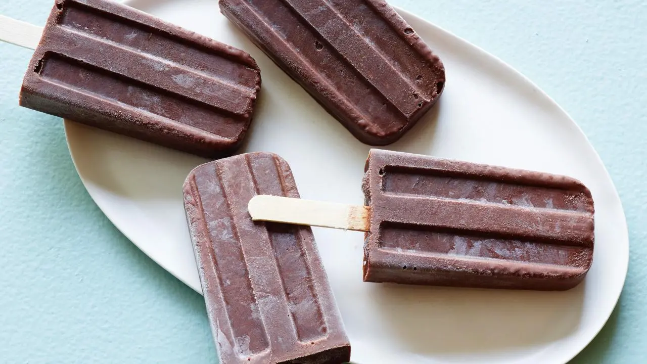 Healthy Chocolate-Chia Pudding Pops