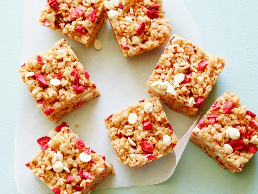 FNK STRAWBERRYALMOND
CEREAL BARS, Food Network Kitchen, Unsalted Butter, Mini
Marshmallows, Almond Butter, Vanilla Extract, Crispy Rice Cereal, Freeze Dried
Strawberries, White Chocolate Chips