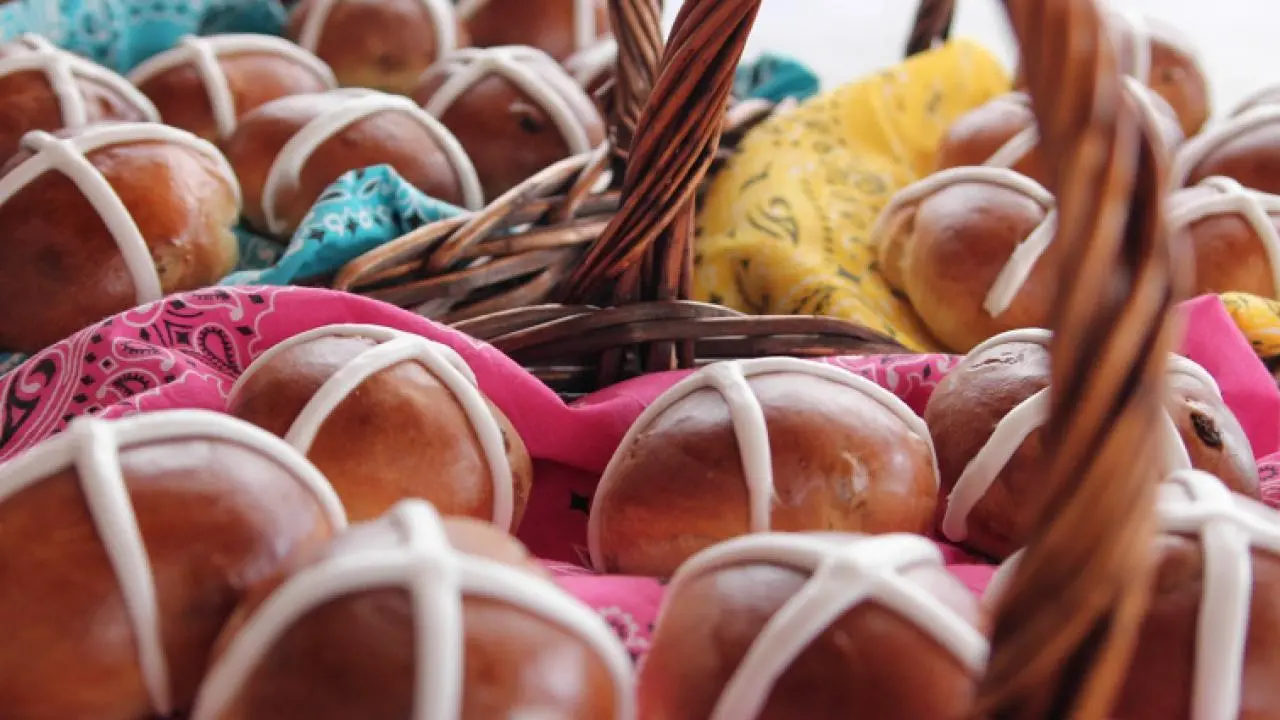 Ree's Hot Cross Buns