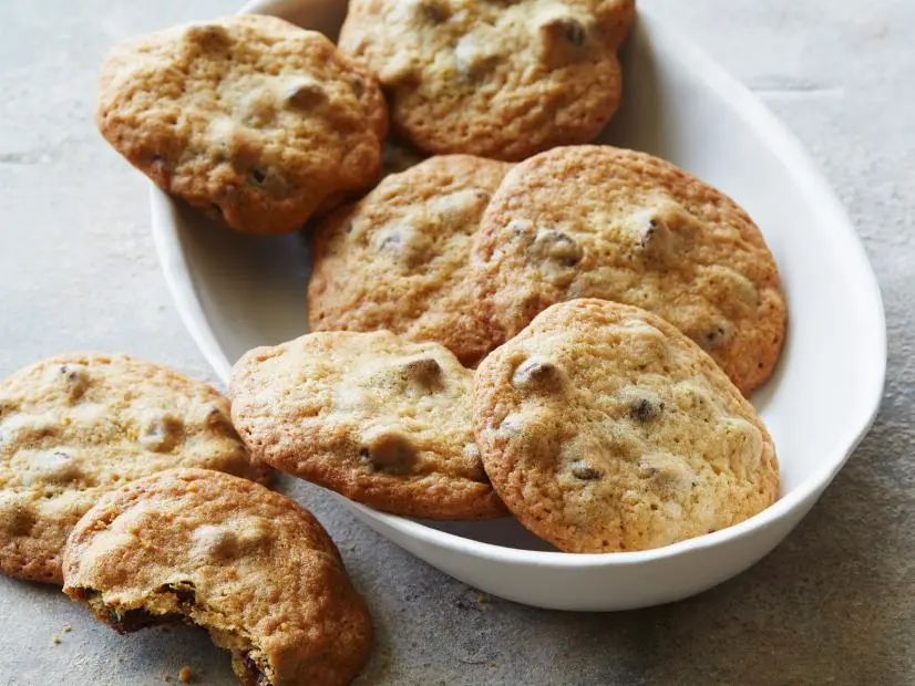 FNK SIMPLE CHOCOLATE CHIP COOKIES, Food Network Kitchen, All-­purpose Flour,
Baking Soda, Fine Salt, Unsalted Butter, Light Brown Sugar, Granulated Sugar, Eggs, Vanilla
Extract, Semisweet Chocolate Chips