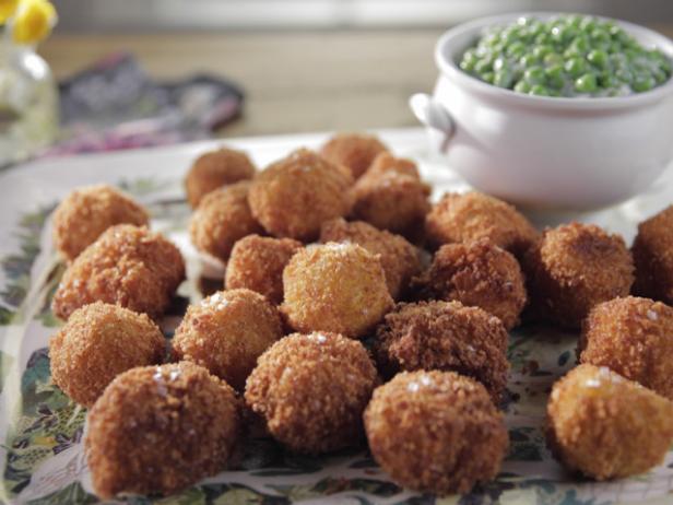 Shrimp Croquettes with Creamed Green Peas_image