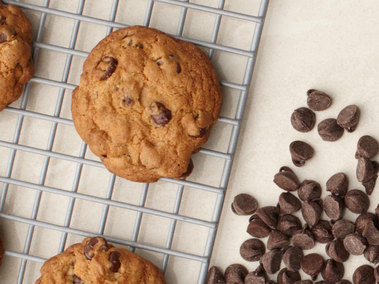7 Steps to Baking Cookies : Food Network