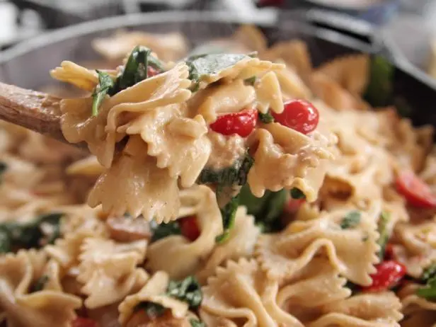 Bow-Tie Skillet Alfredo Recipe | Ree Drummond - Food Network