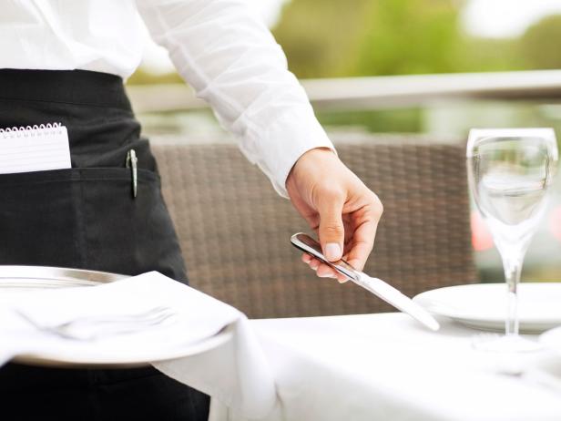 Does It Bother You When Restaurants Quickly Clear Your Plates?