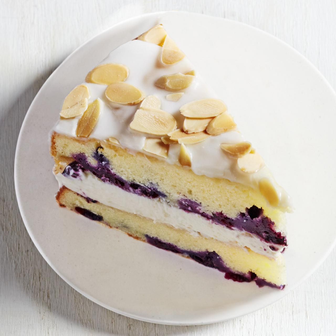 https://food.fnr.sndimg.com/content/dam/images/food/fullset/2015/6/9/4/FNM_070115-Blueberry-Almond-Cake-with-Lemon-Curd-Recipe_s4x3.jpg.rend.hgtvcom.1280.1280.suffix/1433962884512.jpeg