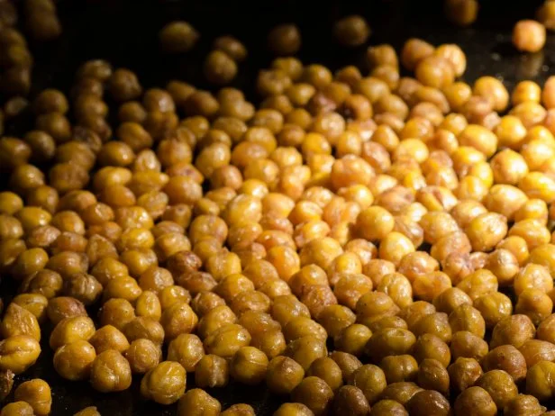 closeup to crispy roasted chickpeas - garbanzo beans