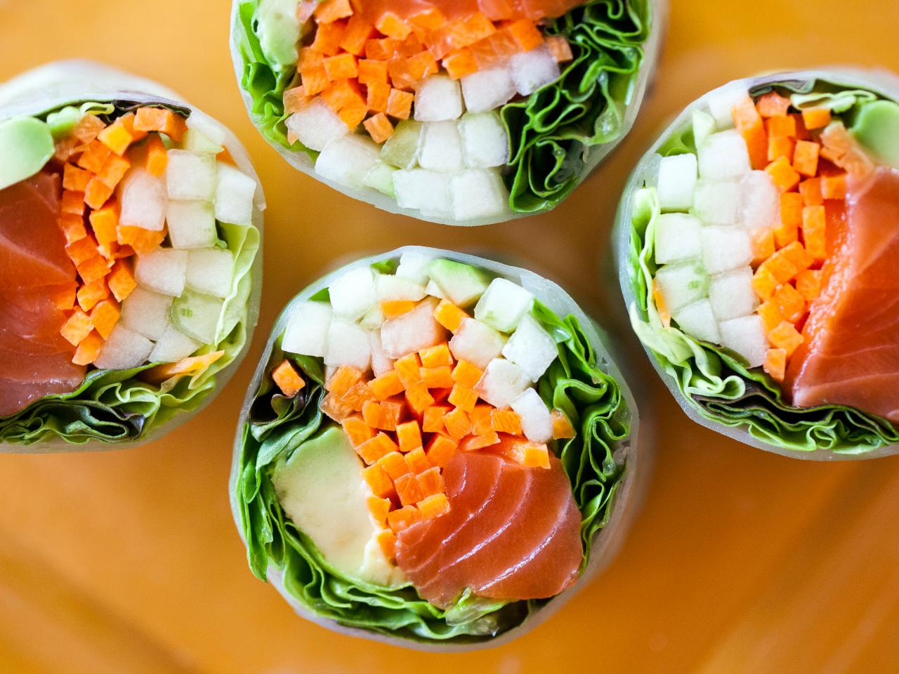 https://food.fnr.sndimg.com/content/dam/images/food/fullset/2015/7/21/0/Jackie-Alpers_zucchini-sushi_s4x3.jpg.rend.hgtvcom.1280.960.suffix/1437493657056.jpeg