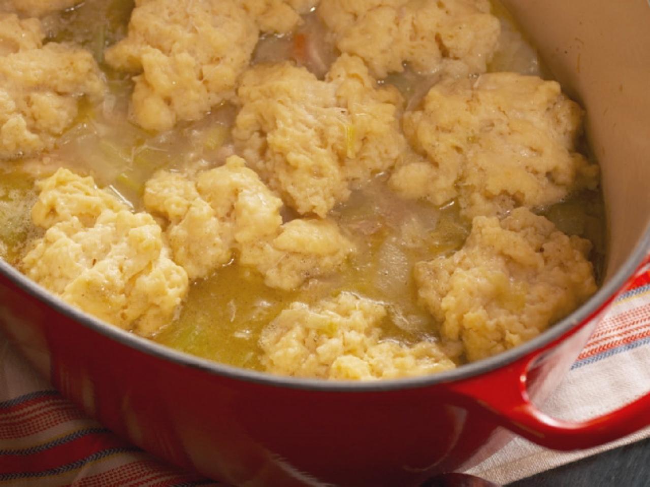 https://food.fnr.sndimg.com/content/dam/images/food/fullset/2015/7/26/0/RF0507H_Chicken-and-Dumplings_s4x3.jpg.rend.hgtvcom.1280.960.suffix/1442494403937.jpeg