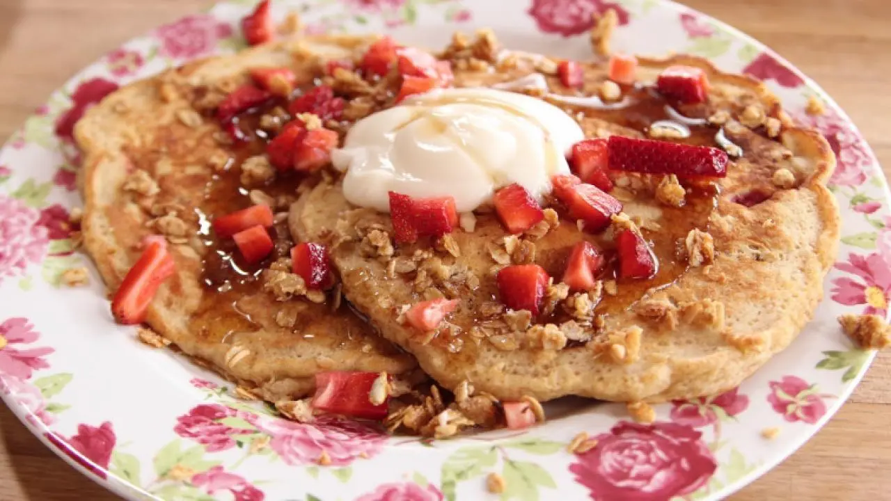 Ree's Granola Pancakes