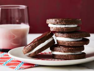 Hot-Chocolate-Everything_HC-Cookie-Sandwhich_s4x3