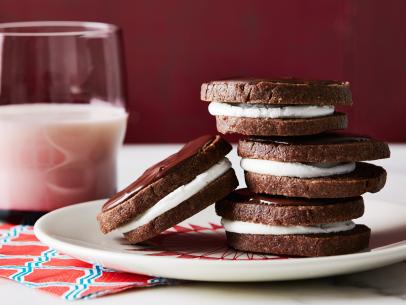 Hot Chocolate Everything; Hot Chocolate Cookie Sandwich