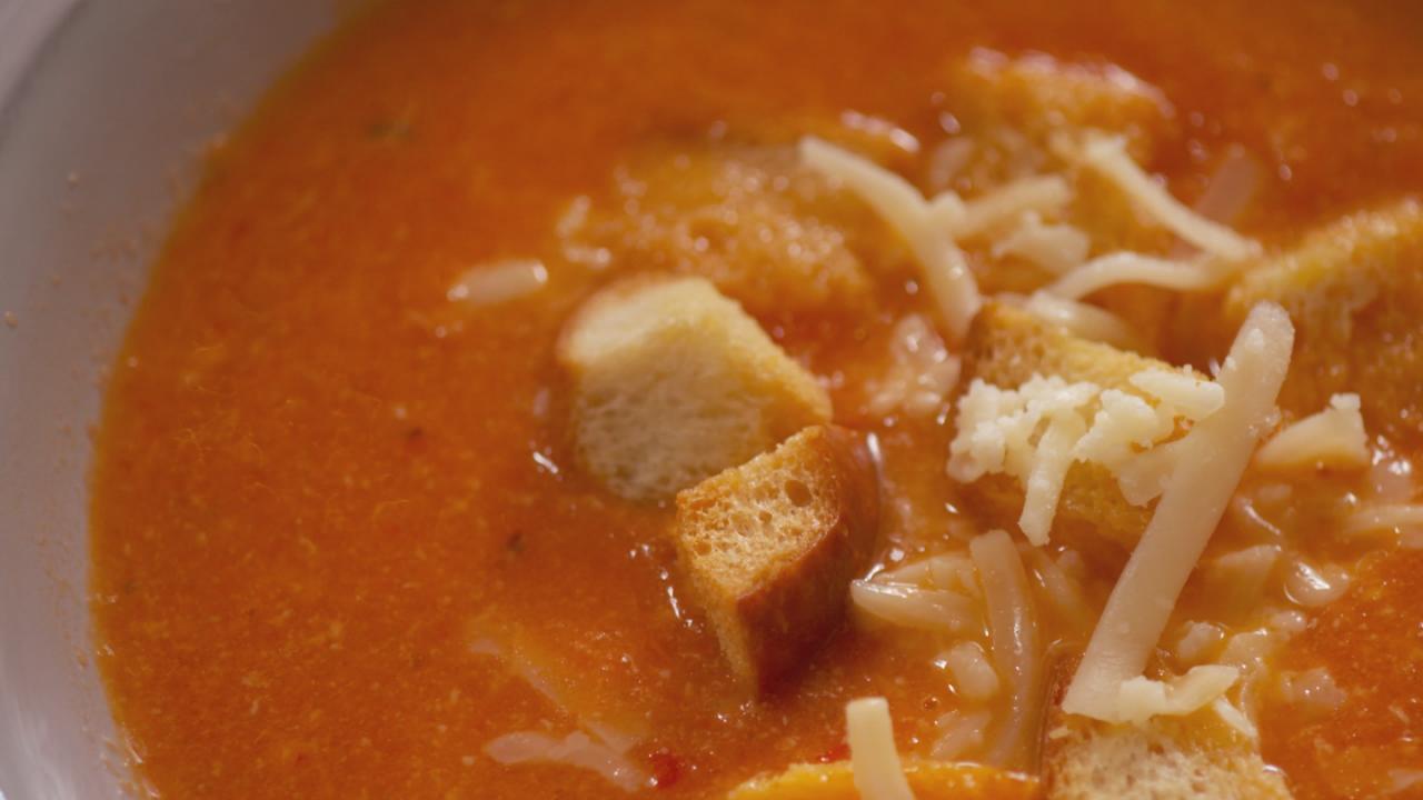 Spicy Tomato and Cheddar Soup