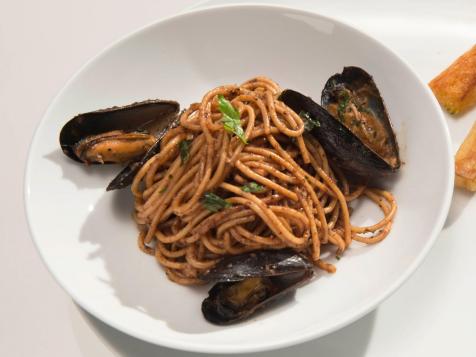 Spaghetti with Garlic Mussels in Black Olive Sauce