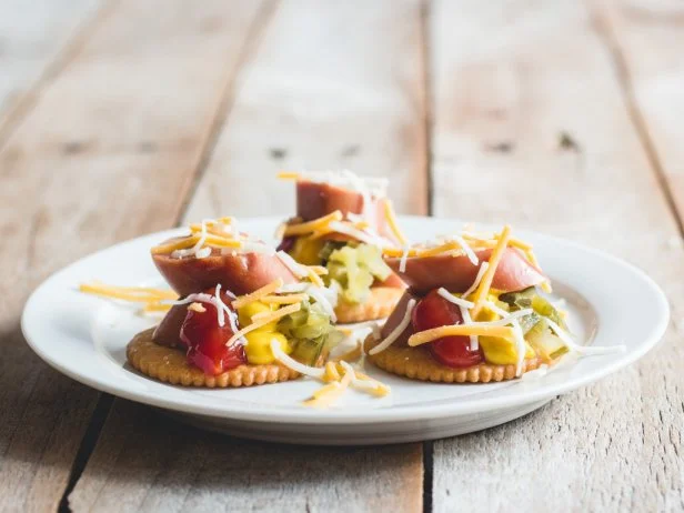 Good Cheese And Cracker Combinations: Perfect Pairings to Savor