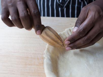 10 Ways to Crimp Pie Crust, Easy Baking Tips and Recipes: Cookies, Breads  & Pastries : Food Network