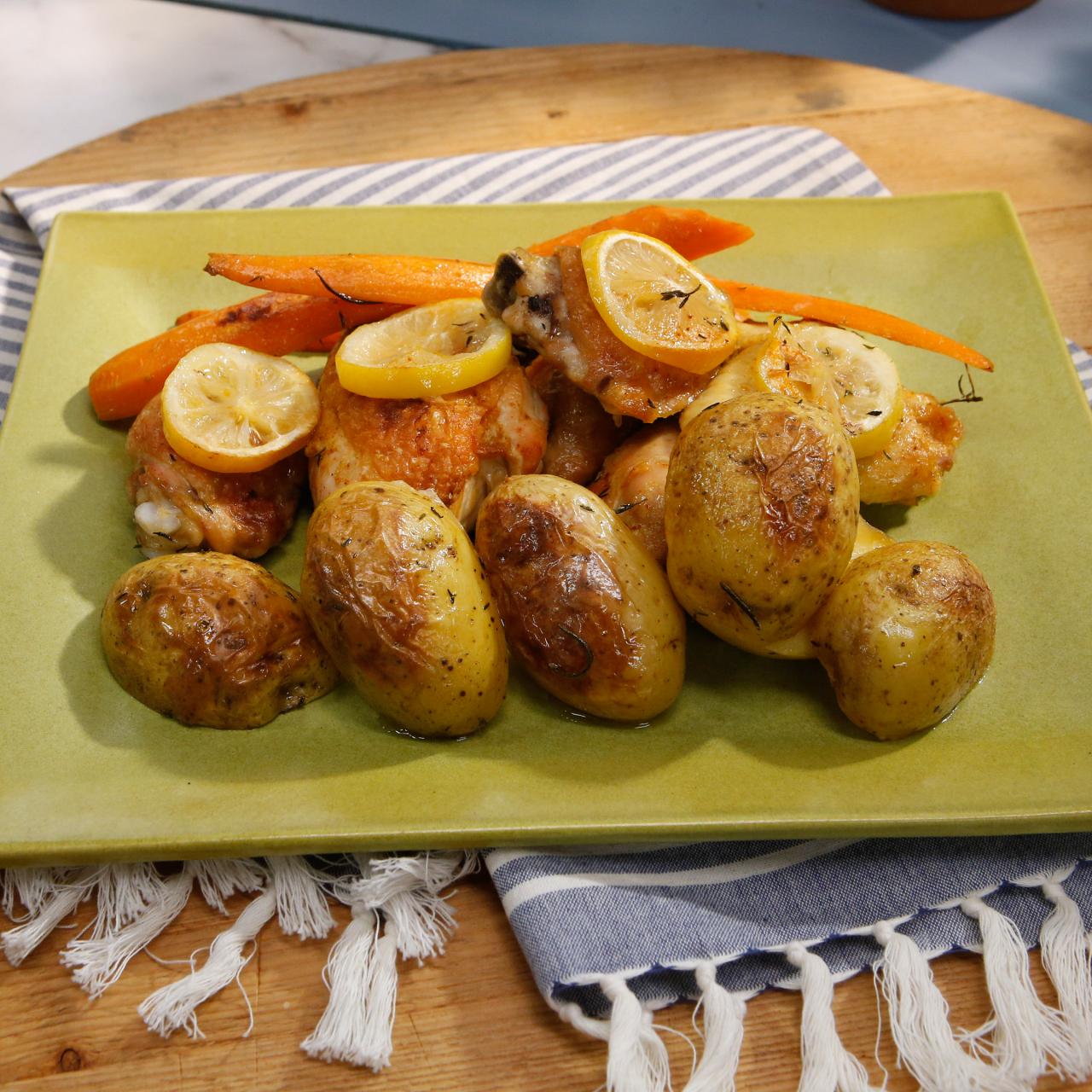 https://food.fnr.sndimg.com/content/dam/images/food/fullset/2015/9/10/1/KC0704_Roasted-Rosemary-and-Thyme-Chicken_s4x3.jpg.rend.hgtvcom.1280.1280.suffix/1442418405878.jpeg