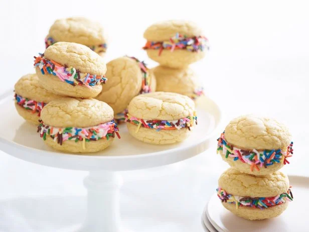 FNK BIRTHDAY WHOOPIE PIES
Food Network Kitchen
Food Network
Yellow Cake Mix, Eggs, Unsalted Butter, White Chocolate, Cream Cheese, Confectioner’s
Sugar, Vanilla Extract, Multicolored
Sprinkles