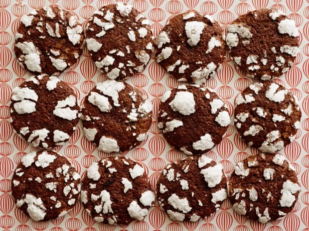 FNK CHOCOLATE CRINKLE COOKIES
Food Network Kitchen
Food Network
Allpurpose
Flour, Unsweetened Cocoa Powder, Baking Powder, Baking Soda, Fine Salt,
Bittersweet Chocolate, Unsalted Butter, Light Brown Sugar, Eggs, Confectioners’ Sugar