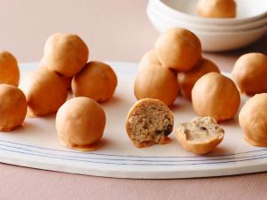 FNK_Oatmeal-Raisin-Cookie-Dough-Truffles_s4x3