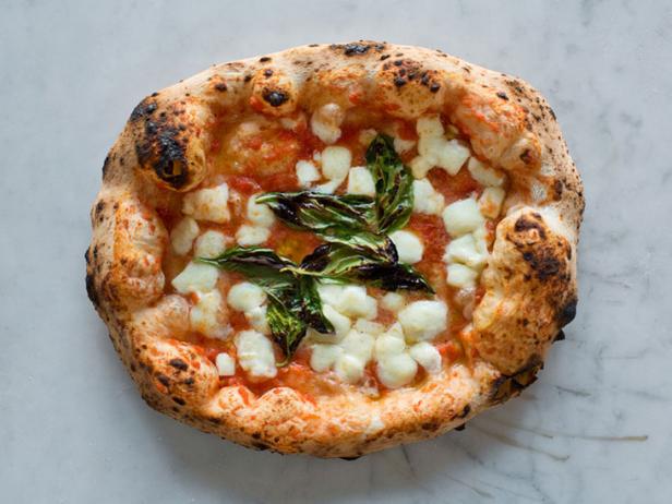 https://food.fnr.sndimg.com/content/dam/images/food/fullset/2016/1/21/0/FN_Best-US-Neapolitan-Style-Pizzas-SF-Una-Pizza_s4x3.jpg.rend.hgtvcom.616.462.suffix/1453401486796.jpeg
