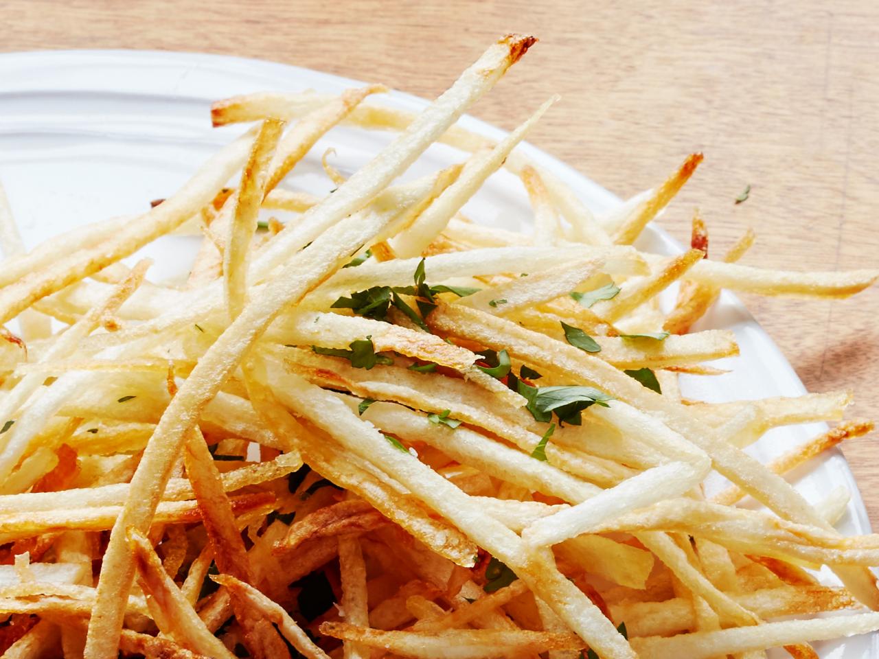 Shoestring Potatoes 