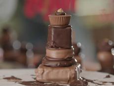This chocolate stand churns out whimsical desserts that have fans like Marc Summers coming back for more. His go-to treat is the Chocolate Tower. This over-the-top creation is made from a Rice Krispies treat, two cookies, a marshmallow and a chocolate peanut butter cup that are dunked in chocolate, then stacked together.