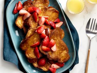 FN Flat Recipe: Creme Brulee French Toast, BOBBY FLAY, Creme Brulee French Toast with Drunken Strawberries, Brunch @ Bobby's, Wake Up Your Sweet Tooth