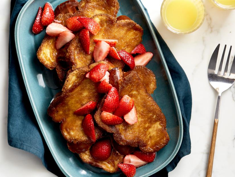 FN Flat Recipe: Creme Brulee French Toast, BOBBY FLAY, Creme Brulee French Toast with Drunken Strawberries, Brunch @ Bobby's, Wake Up Your Sweet Tooth