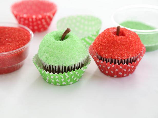 The Cutest Cupcake Toppers and Liners You Can Buy