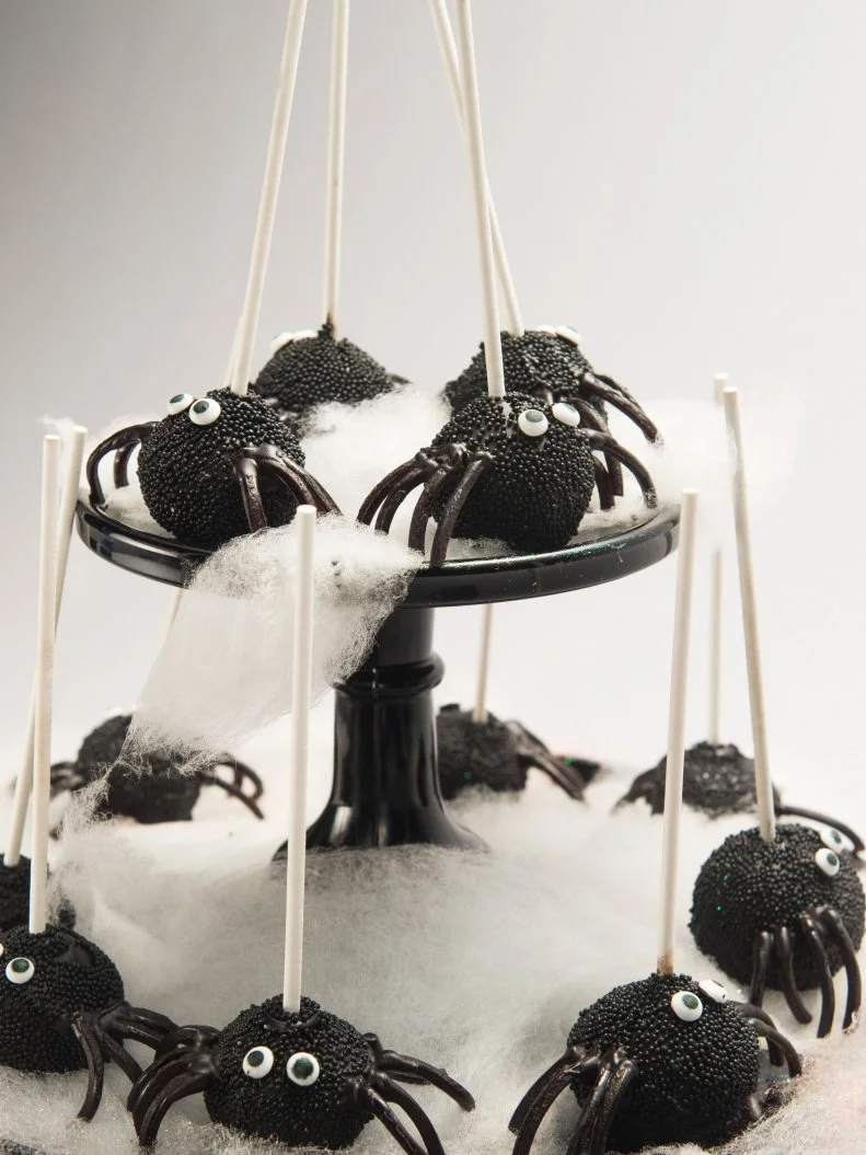 Host Lorraine Pascale's demo Cake Pop's, as seen on Food Network’s Worst Bakers In America, Season 1.