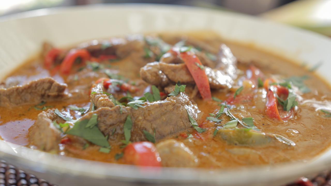 Beef cheap red curry