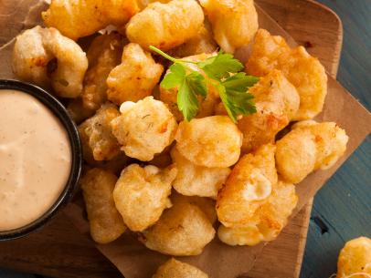 Hometown Hungers Wisconsin Fried Cheese Curds Fn Dish Behind