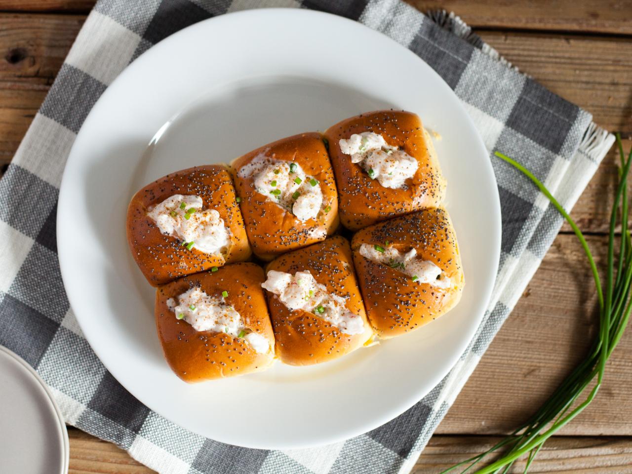 https://food.fnr.sndimg.com/content/dam/images/food/fullset/2016/11/14/0/FN_holiday-shrimp-rolls-1_s4x3.jpg.rend.hgtvcom.1280.960.suffix/1479171755990.jpeg