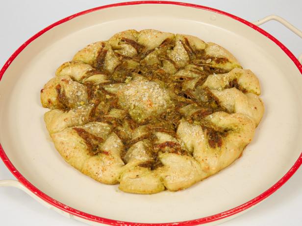 Pesto and Cheese Snowflake Bread