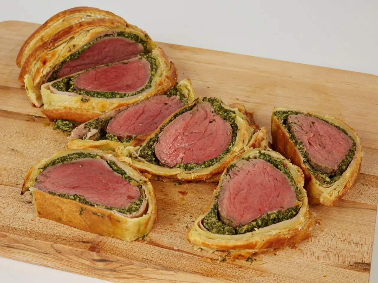 Savory Beef Wellington with Spinach: The Ultimate Holiday Dinner Recipe