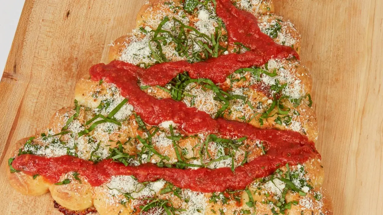 Christmas Tree Pull-Apart Bread