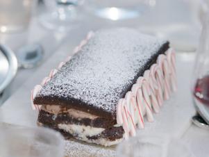 HN0206H_Black-and-White-Brownie-Ice-Cream-Cake_s4x3
