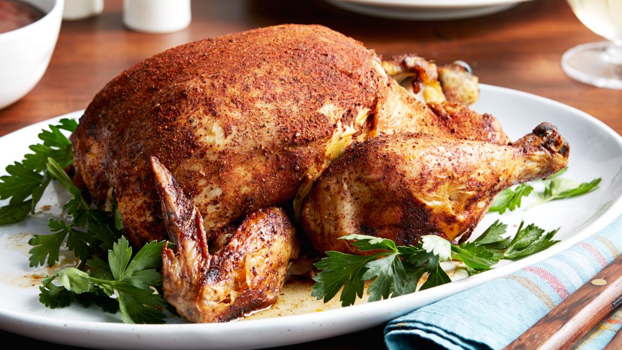 https://food.fnr.sndimg.com/content/dam/images/food/fullset/2016/12/2/1/FNK_Slow-Cooker-Whole-Chicken_s4x3.jpg.rend.hgtvcom.1280.720.suffix/1480957235750.jpeg