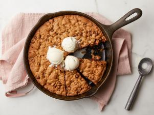 FNK_Chocolate-Chip-Skillet-Cookie-Slice_s4x3
