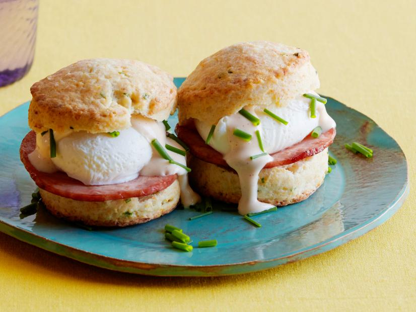 FNK KIDS CAN MAKE: BISCUIT EGGS BENEDICT Food Network Kitchen Food Network AllPurpose Flour, Chives, Baking Powder, Sugar, Goat Cheese, Heavy Cream, Mayonnaise, Lemons, Paprika, Canadian Bacon, Eggs