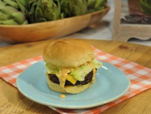 KC0901H_Special-Sauce-on-a-burger_s4x3